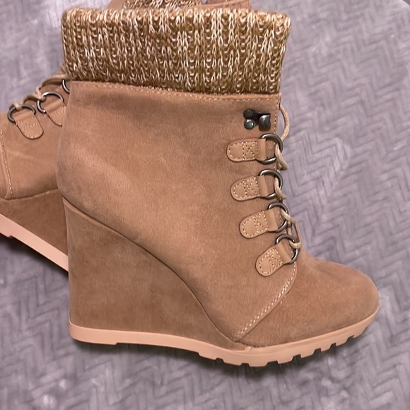 Shoedazzle Tan booties sz 8 - Picture 2 of 4